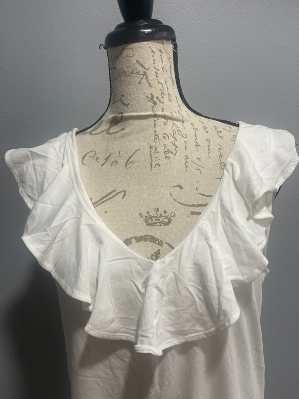 Lilly Pulitzer Women’s White Ruffle Neck Sleeveless Top - Picture 2 of 8